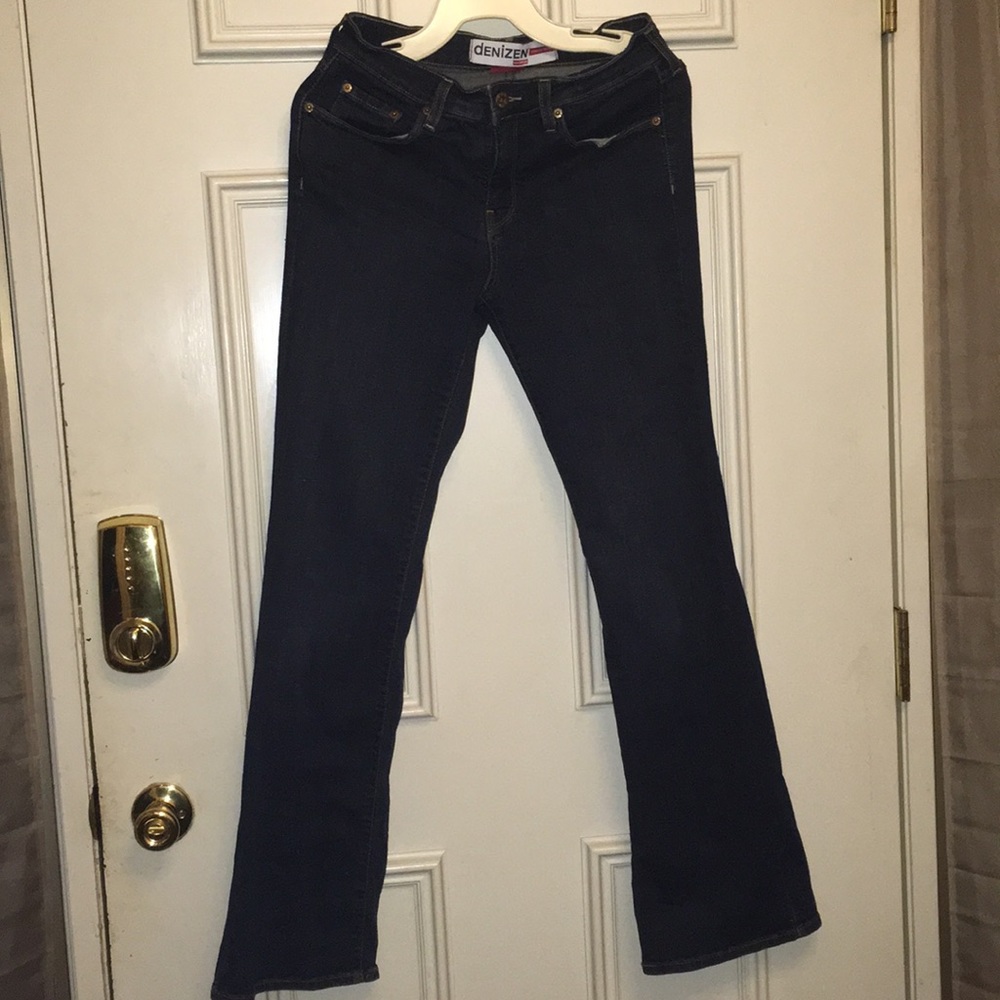 Women’s Levi jeans